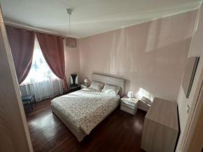 Casa Gianduia davanti al Grattacielo Torino